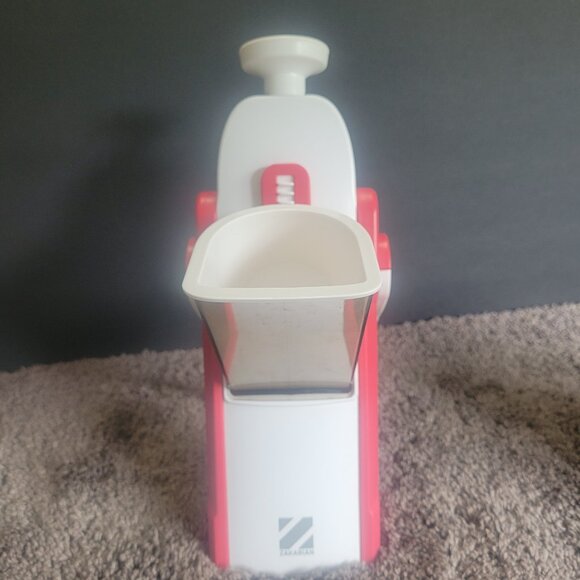 Kitchen Gadget Bundle -Zakarian Mandoline, Onion Bloom Kit, Rotary Cheese Grater - Picture 8 of 11